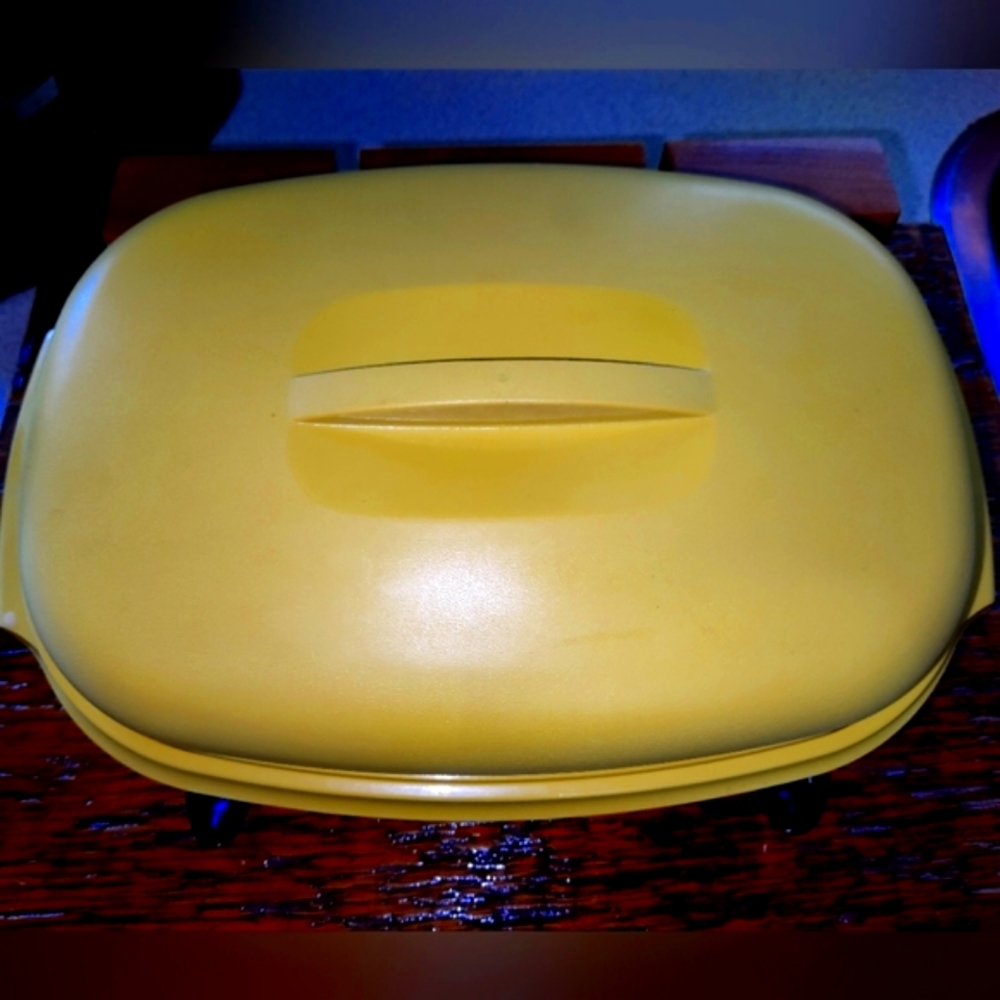 Vintage Tupperware steamer (1273)